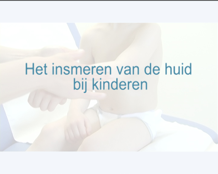 Bekijk de video: Eczeem / Insmeren van de huid bij kinderen